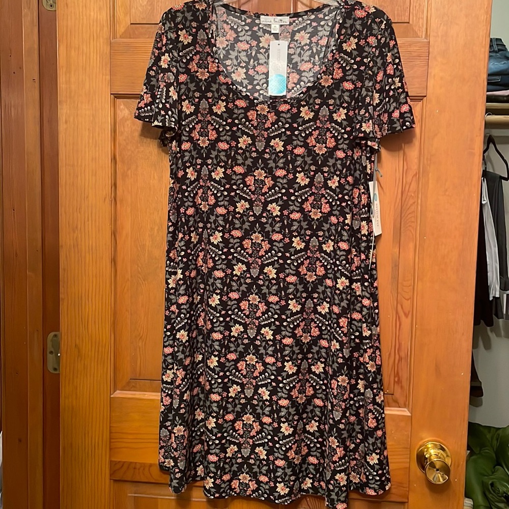 Super cute flower pattern knit dress. Perfect casual date outfit!